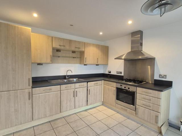 Hunt Close, Holland PArk, LONDON 2 bed apartment to rent £2,535 pcm £585 pw