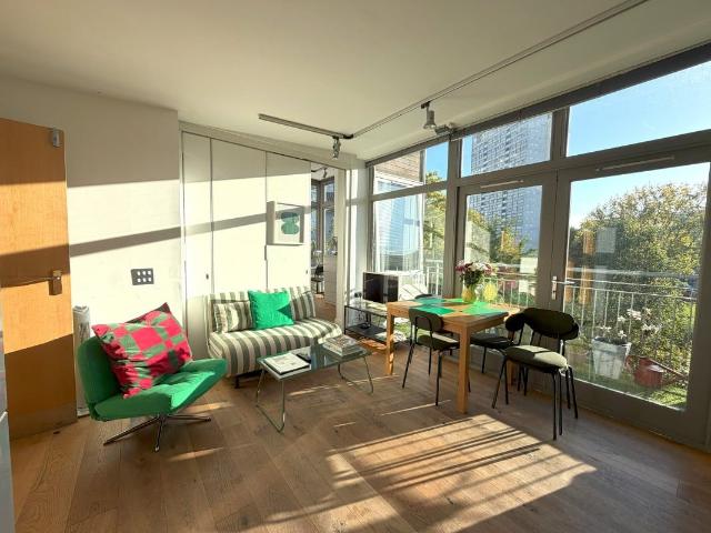 Hunt Close, Holland Park, London W11, 3 bed flat to rent, £3,890 pcm | PrimeLocation