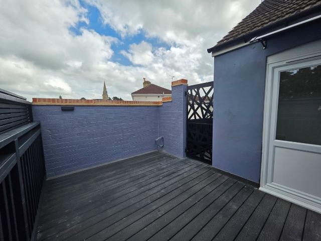 Hunt Street, Swindon SN1, 2 bed flat to rent, £1,150 pcm | PrimeLocation