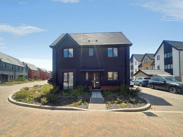 Hunt Way, Crowthorne, Berkshire RG45, 3 bed property to rent, £2,200 pcm | PrimeLocation