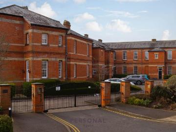 Hunter Court, Epsom 1 bed flat to rent £1,450 pcm £335 pw