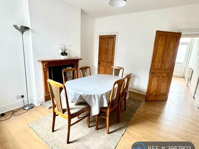 Hunter Hill Road, Sheffield, S11 3 bed terraced house to rent £1,300 pcm £300 pw