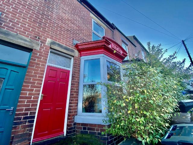 Hunter Hill Road, Sheffield, S11 2 bed terraced house to rent £1,050 pcm £242 pw