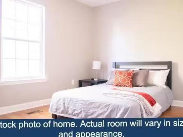 Hunter Hills Home, a 5 minute walk to bus 3 id. 43