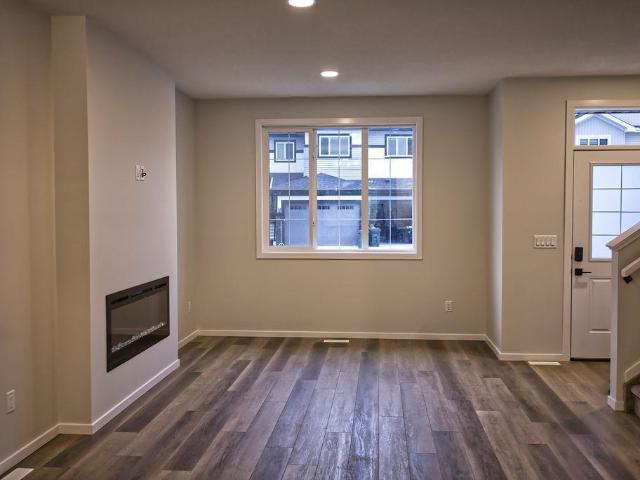 Hunter Place SPRUCE GROVE Upper Level Apartment for Rent