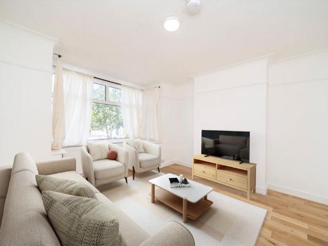 Hunter Road, Thornton Heath 3 bed house to rent £2,700 pcm £623 pw
