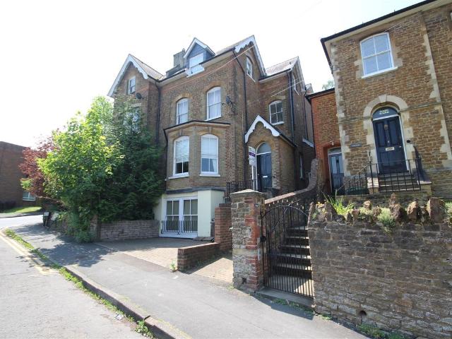 Hunter Road, Guildford GU1, 2 bed flat to rent, £1,850 pcm | PrimeLocation