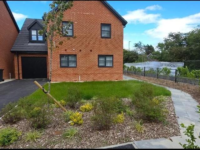Hunters Nook, Leeds, LS14 4 bed detached house to rent £2,250 pcm £519 pw