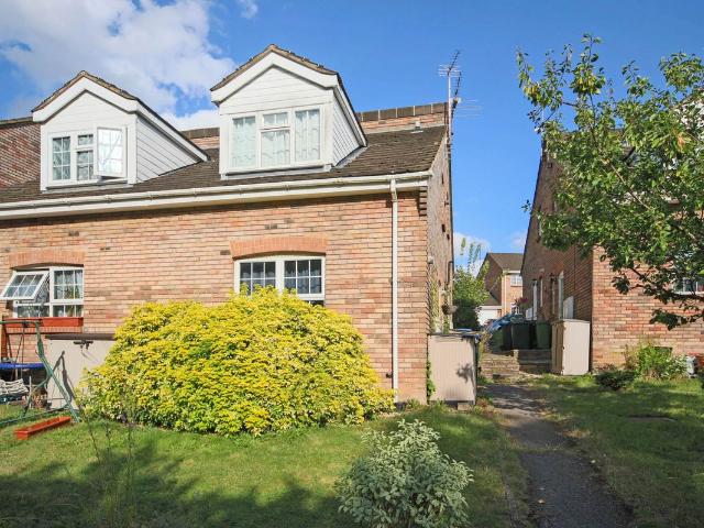 Hunters Close, Tring HP23, 1 bed town house to rent, £1,200 pcm | PrimeLocation