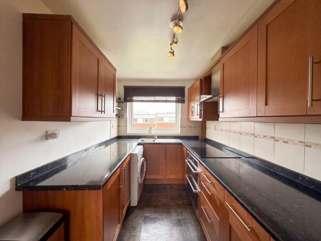 Hunters Court, Newcastle Upon Tyne, NE3 2 bed flat to rent £895 pcm £207 pw