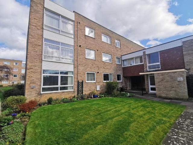 Hunters Court, Gosforth, Newcastle. 2 bed flat to rent £850 pcm £196 pw