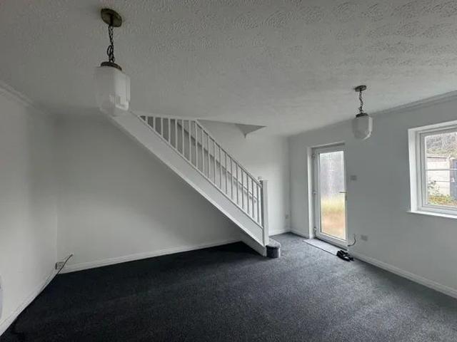 Hunters Court, Kirkby in Ashfield, NG17 8JH, Property for rent