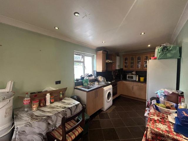 Hunters Grove, HAYES UB3 3 bed semi detached house to rent £2,500 pcm £577 pw