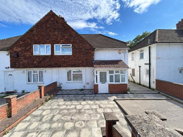 Hunters Grove, HAYES UB3 3 bed semi detached house to rent £2,595 pcm £599 pw