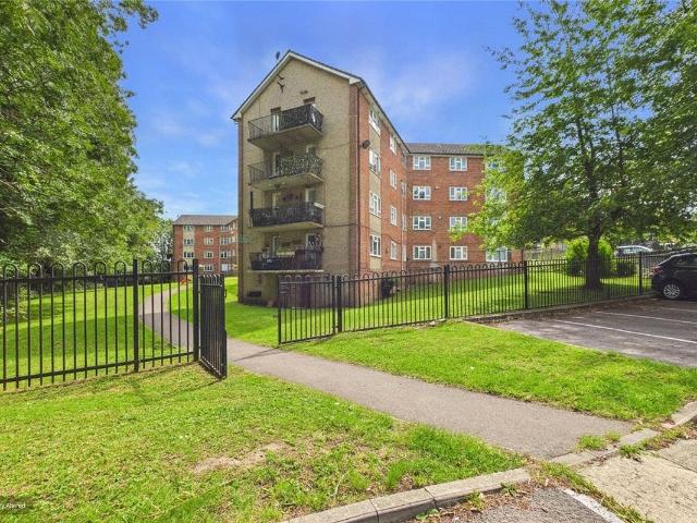 Hunters Hill, Burghfield Common, Reading, Berkshire RG7, 2 bed flat to rent, £1,200 pcm | PrimeLocation