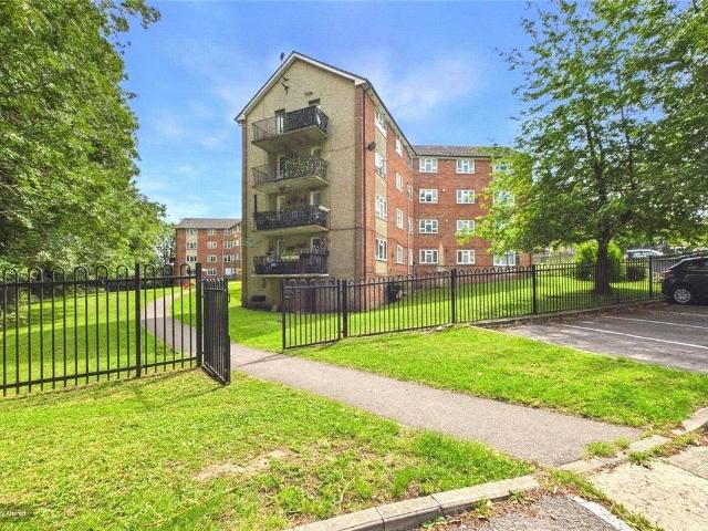 Hunters Hill, Burghfield RG7, 2 bed flat to rent, £1,200 pcm | PrimeLocation