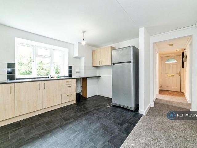 Hunters Hill, Reading, RG7 2 bed flat to rent £1,095 pcm £253 pw