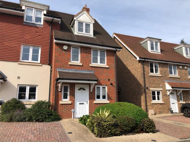 Hunters Place, Hindhead, Surrey GU26, 3 bed semi detached house to rent, £2,100 pcm | PrimeLocation