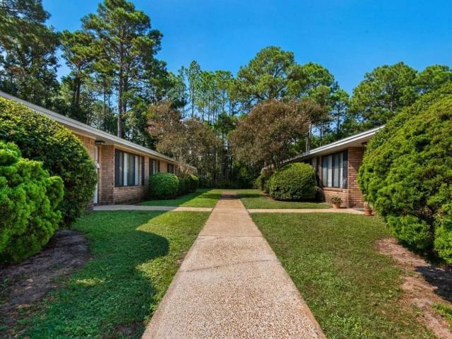 Hunters Pointe 2 Bedroom Apartment for Rent at 7591 W Highway 98, Pensacola, FL 32506