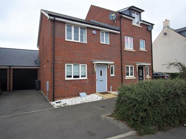 Hunters Way, Hardwicke GL2, 3 bed property to rent, £1,400 pcm | PrimeLocation