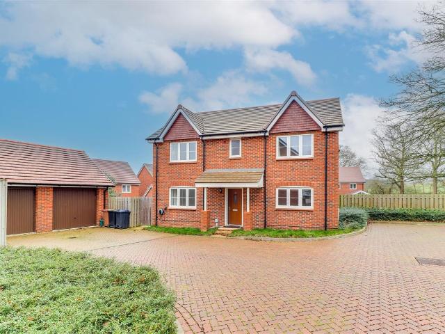 Hunters Way, Longhurst Park, Cranleigh GU6, 5 bed detached house to rent, £3,500 pcm | PrimeLocation