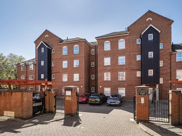 Hunters Wharf, Katesgrove Lane, Reading, Berkshire RG1, 2 bed flat to rent, £1,600 pcm | PrimeLocation