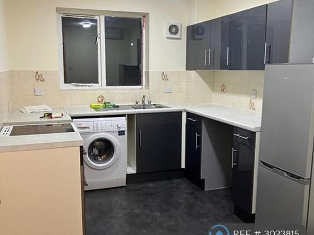 Huntingdon Court, Leicester, LE4 2 bed flat to rent £800 pcm £185 pw