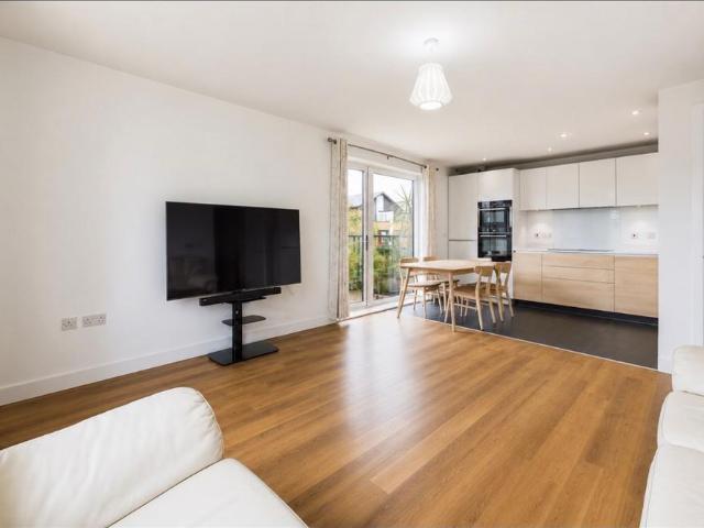 Huntingdon Drive, Baneberry Lodge, RM3 2 bed flat to rent £2,080 pcm £480 pw