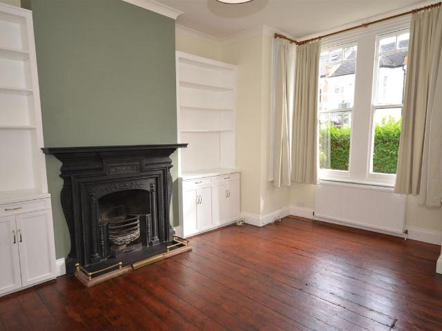 Huntingdon Road N2, 2 bed flat to rent, £2,500 pcm | PrimeLocation