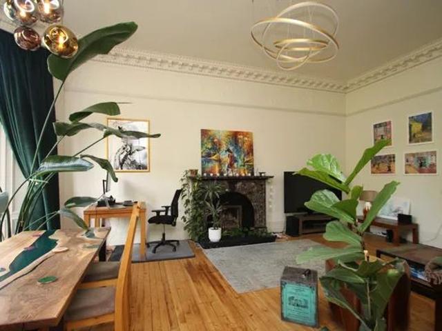 Huntly Gardens, Glasgow, G12