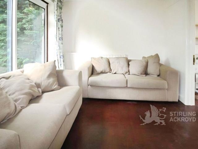 Hunts Close, Guildford, GU2 8LS