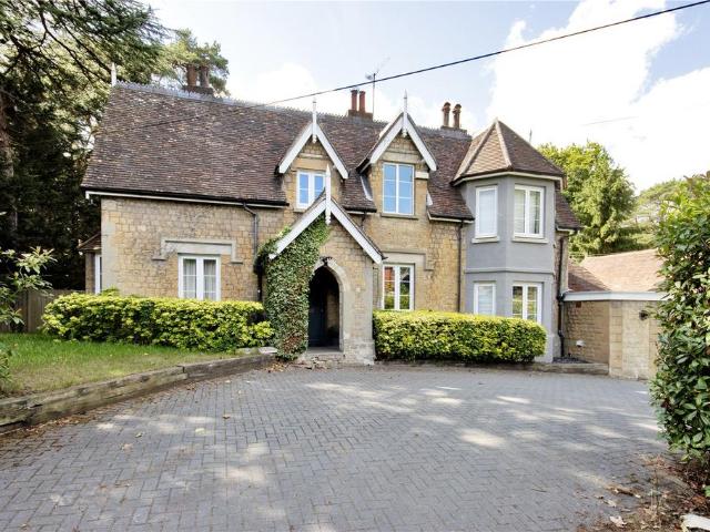 Huntsman Lane, Wrotham Heath. 5 bed detached house to rent £5,000 pcm £1,154 pw