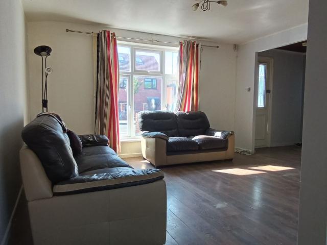 Huntsman Road, Ilford IG6, 5 bed end terrace house to rent, £2,800 pcm | PrimeLocation