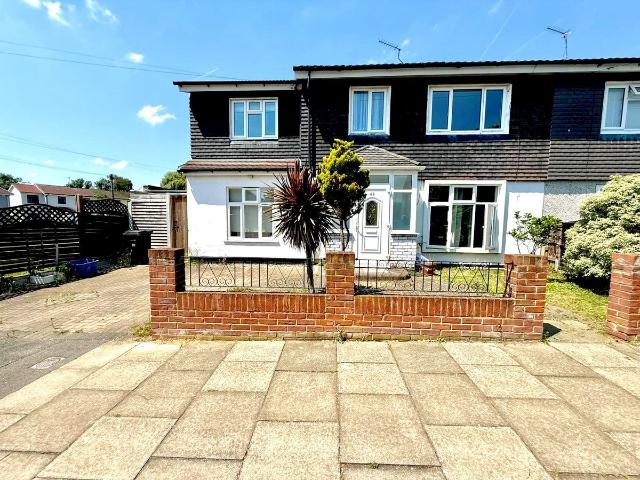 Huntsman Road, Ilford IG6, 5 bed property to rent, £2,800 pcm | PrimeLocation