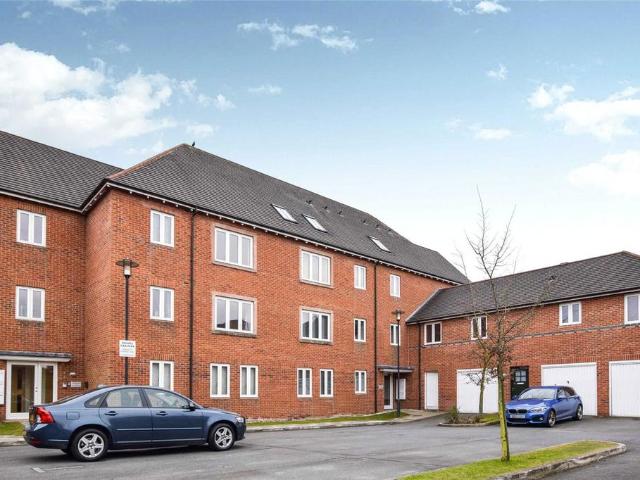 Huntspill Road, West Timperley. 2 bed flat to rent £1,250 pcm £288 pw