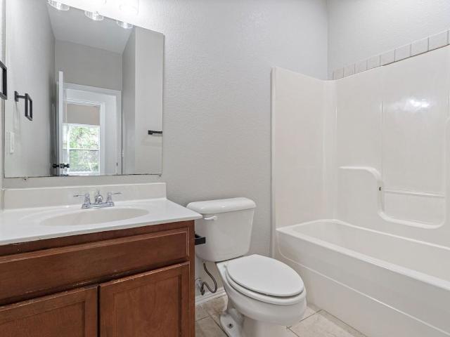 Huntsville Heights 3 Bedroom Apartment for Rent at 596 E Miracle Dr, Fayetteville, AR 72701 Jefferson Walker