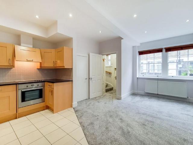 Huntsworth Mews, London, NW1 3 bed mews to rent £4,400 pcm £1,015 pw