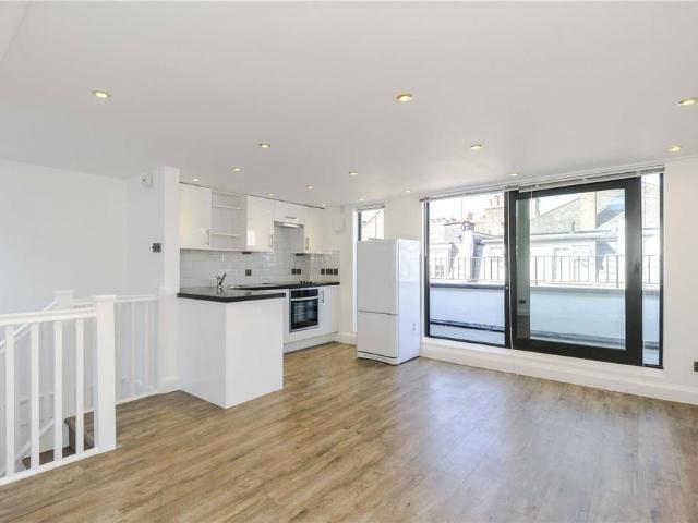 Huntsworth Mews, London NW1 3 bed mews to rent £4,797 pcm £1,107 pw