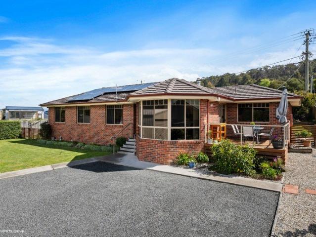 Huon Valley Charm on Old Apple Court