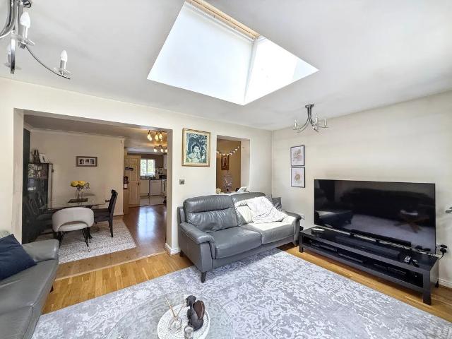 Hubbards Close,Uxbridge,UB8