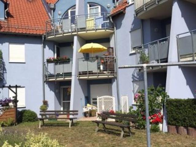 Hübsche Dachgeschosswohnung, Balkon und Wannenbad, Blick ins Grüne, Stellplatz