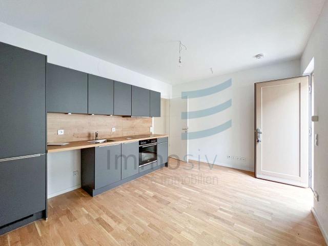 Hübsche Erdgeschosswohnung mit großen Fenstern und schöner Terrasse