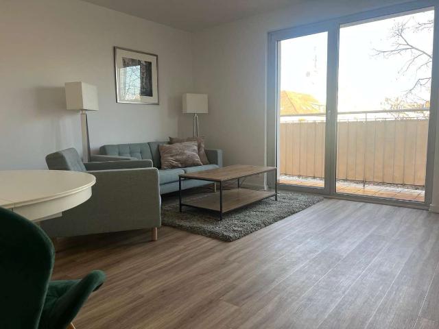 Hübsche helle 2 ZW mit Balkon, Einbauküche und Tageslichtbad