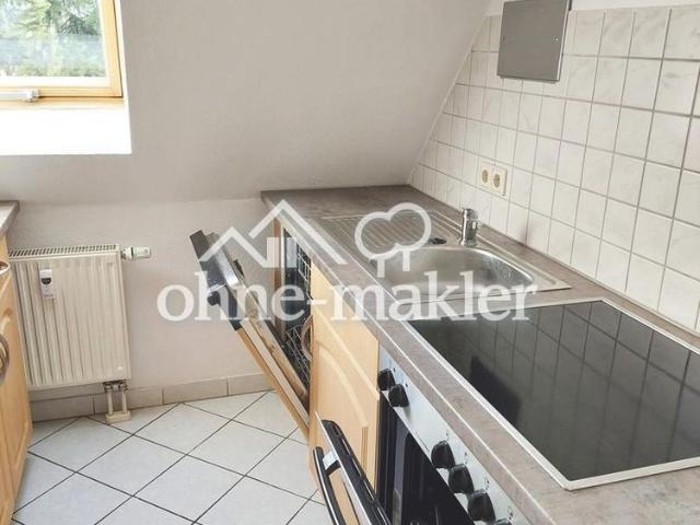 Hübsche kleine 3 Zimmer WE mit Einbauküche im DG