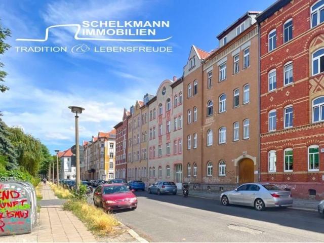 Hübsche Zweiraumwohnung mit Einbauküche & Balkon im 1.OG