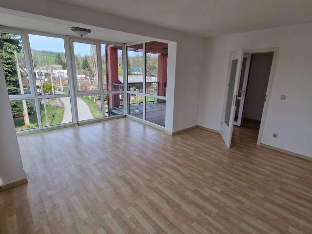 Hübsche 2 Raumwohnung im 1 OG mit Terrasse und Wintergarten im Grünen zum Verkauf