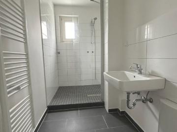 Hübsche 2 Zi. Whg. mit Tageslichtbad und Balkon, frei ab 15.06.2026