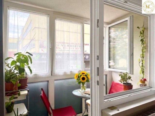 Hübsche 2 Zimmer Wohnung mit verglaster Loggia in ruhiger Lage