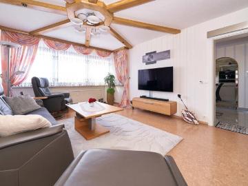 Hübsche 4,5 Zimmer Wohnung mit Balkon und hochwertiger Ausstattung