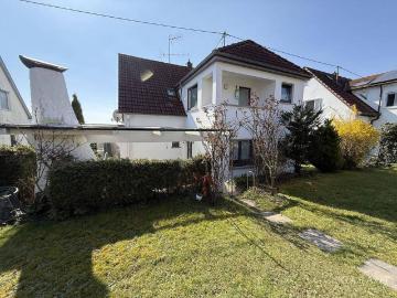 Hübsches Zweifamilienhaus in toller Aussichtslage!